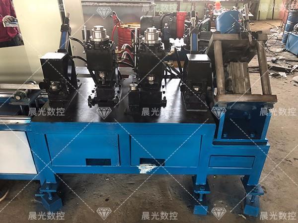 角鋼沖孔機出現(xiàn)噪音怎么辦？
